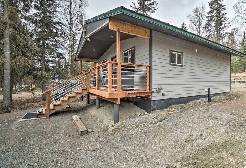 Cozy Downtown Soldotna Cabin: Dogs Welcome!