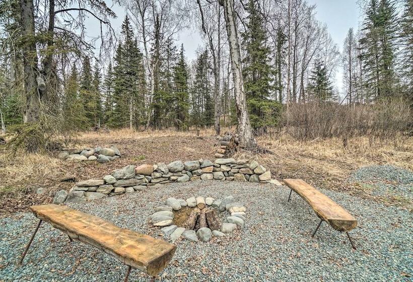 Cozy Downtown Soldotna Cabin: Dogs Welcome!