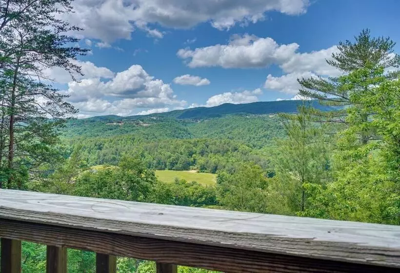 Secluded Sevierville Cabin W/ Hot Tub!