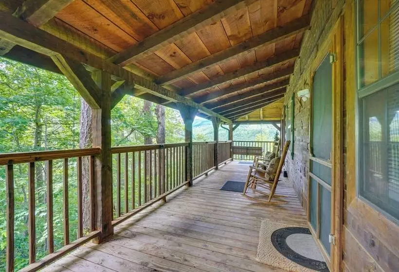 Secluded Sevierville Cabin W/ Hot Tub!