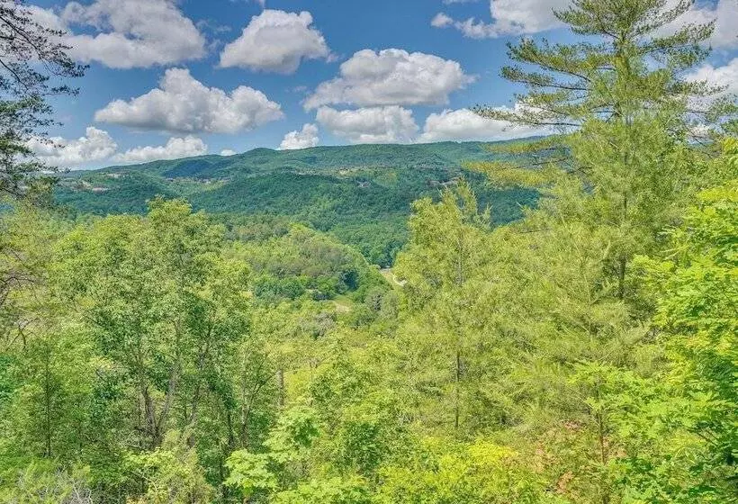 Secluded Sevierville Cabin W/ Hot Tub!