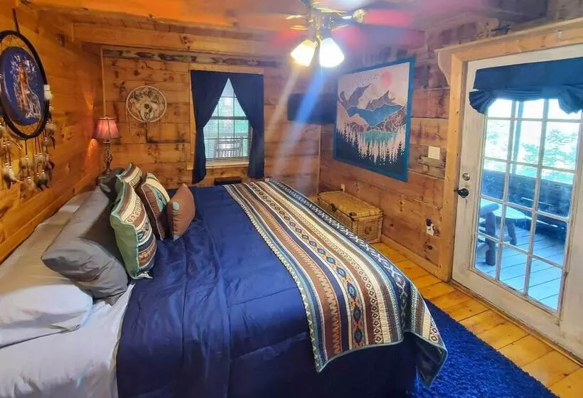 Secluded Sevierville Cabin W/ Hot Tub!