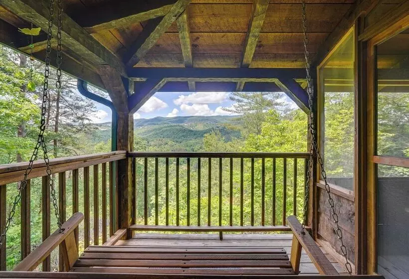 Secluded Sevierville Cabin W/ Hot Tub!