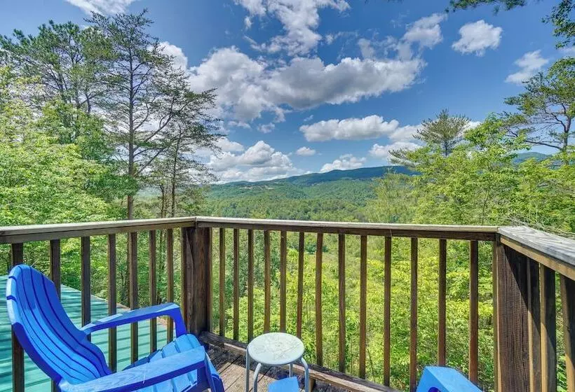 Secluded Sevierville Cabin W/ Hot Tub!