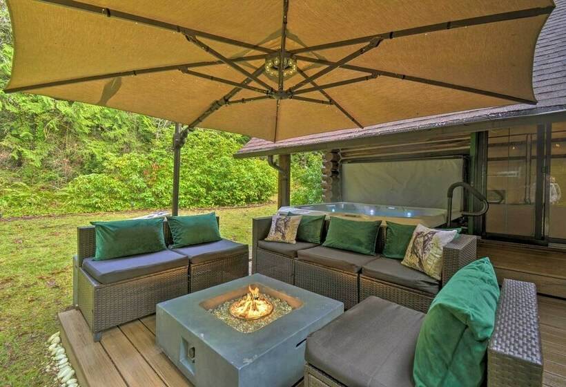 Cozy Seabeck Hideaway W/ Hot Tub & Fire Pits