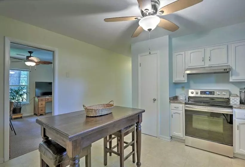 Downtown Home W/ Yard & Bbq   6 Mi To Downtown!