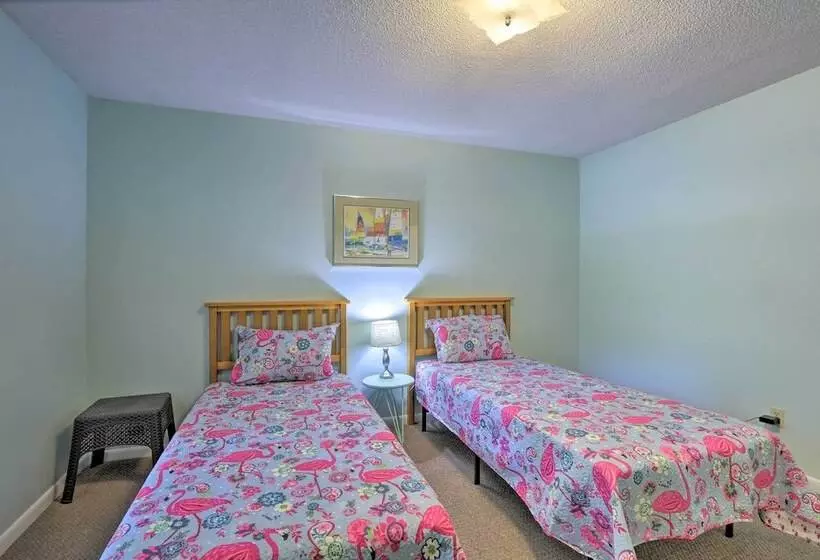 Downtown Home W/ Yard & Bbq   6 Mi To Downtown!