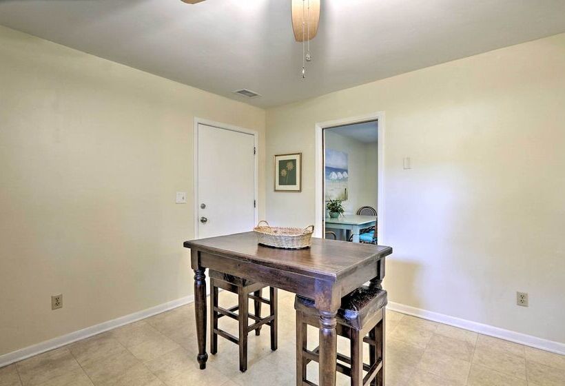 Downtown Home W/ Yard & Bbq 6 Mi To Downtown!