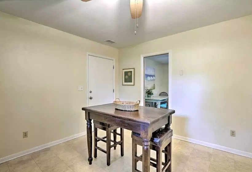 Downtown Home W/ Yard & Bbq   6 Mi To Downtown!