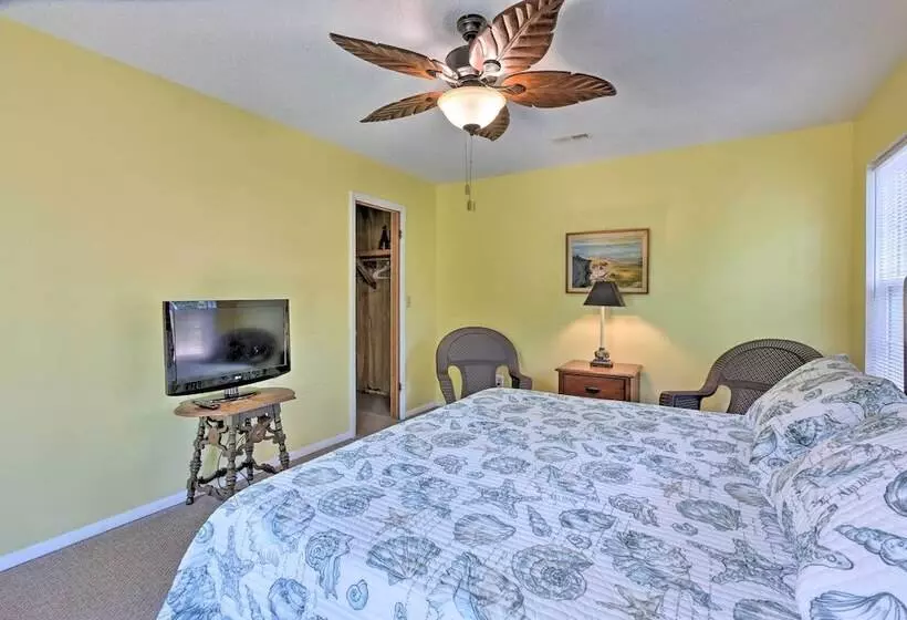 Downtown Home W/ Yard & Bbq   6 Mi To Downtown!