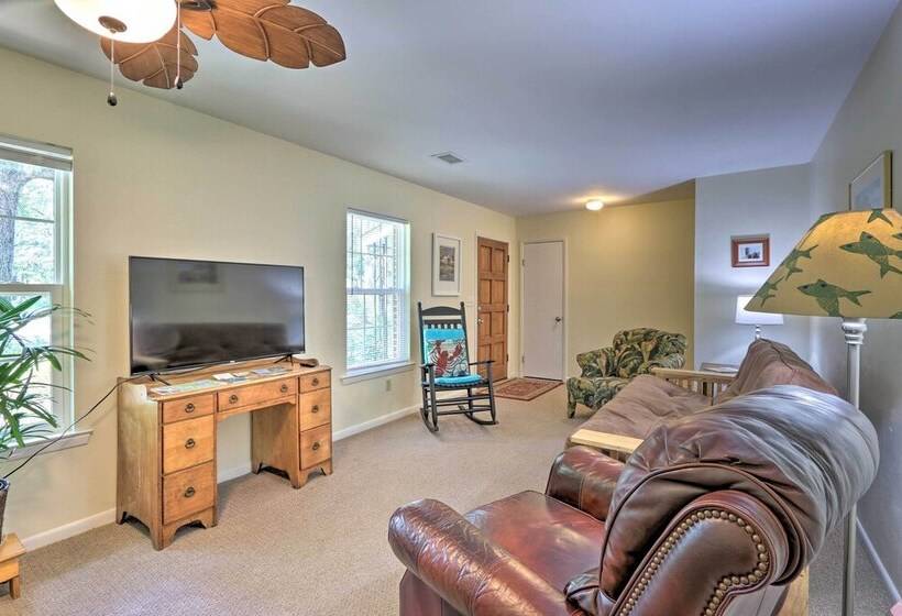 Downtown Home W/ Yard & Bbq 6 Mi To Downtown!