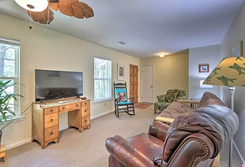 Downtown Home W/ Yard & Bbq   6 Mi To Downtown!