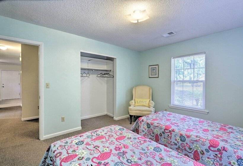 Downtown Home W/ Yard & Bbq 6 Mi To Downtown!