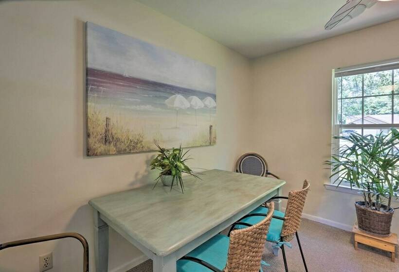 Downtown Home W/ Yard & Bbq 6 Mi To Downtown!