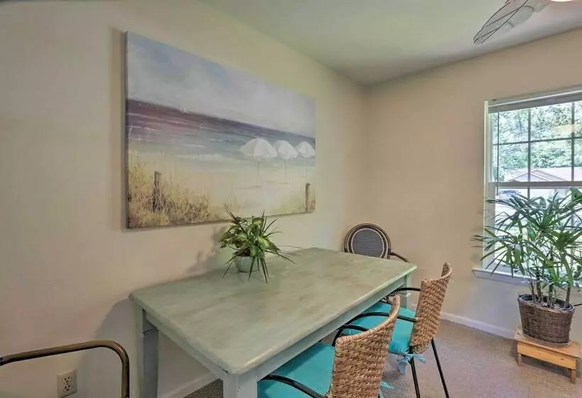 Downtown Home W/ Yard & Bbq   6 Mi To Downtown!