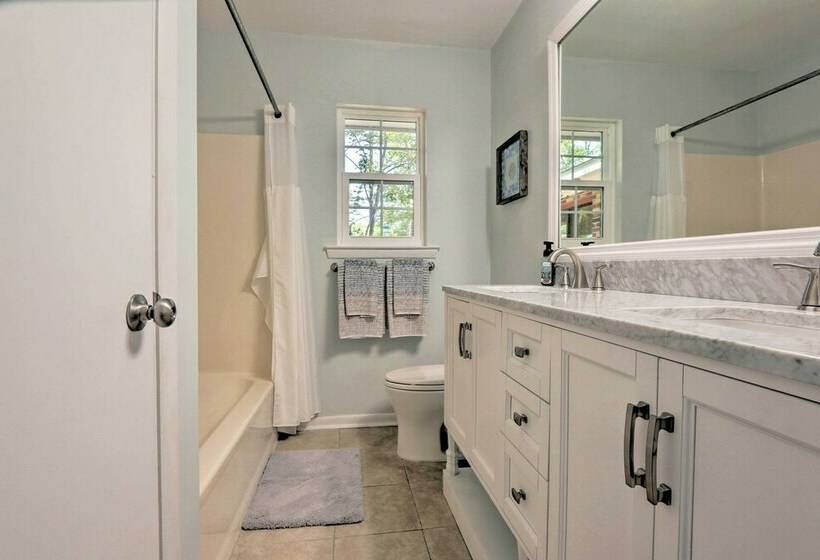 Downtown Home W/ Yard & Bbq 6 Mi To Downtown!