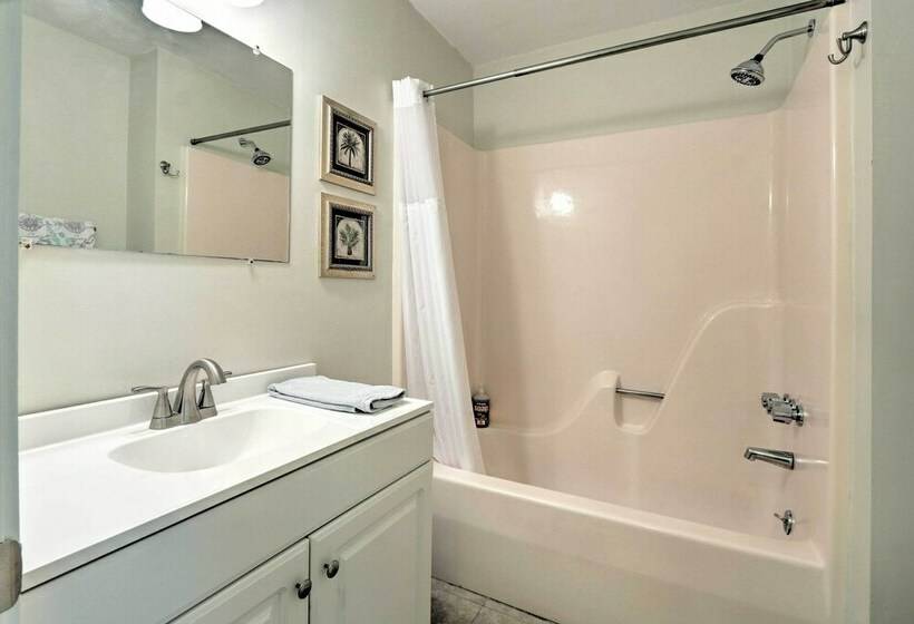 Downtown Home W/ Yard & Bbq 6 Mi To Downtown!