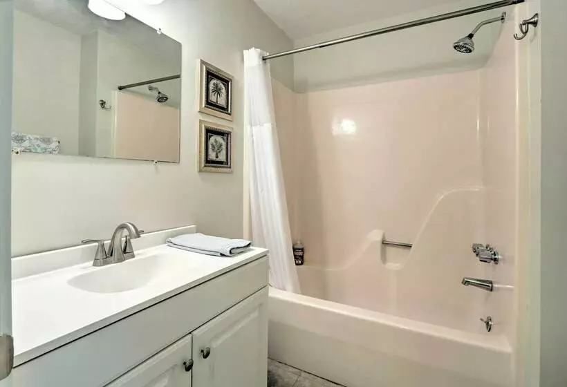 Downtown Home W/ Yard & Bbq   6 Mi To Downtown!