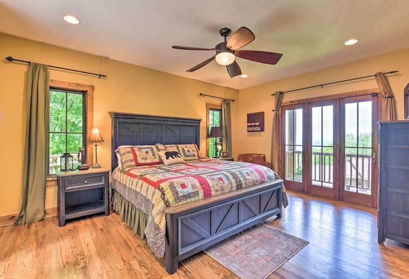 Eagle View Lodge Luxury Home With Hot Tub!