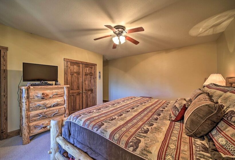 Eagle View Lodge Luxury Home With Hot Tub!