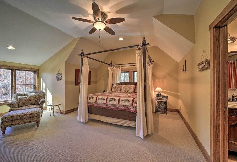 Eagle View Lodge Luxury Home With Hot Tub!