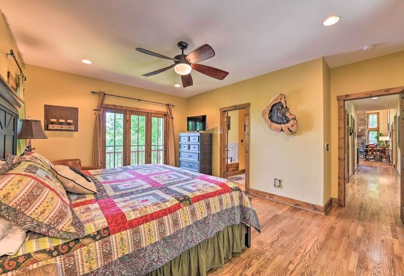 Eagle View Lodge Luxury Home With Hot Tub!