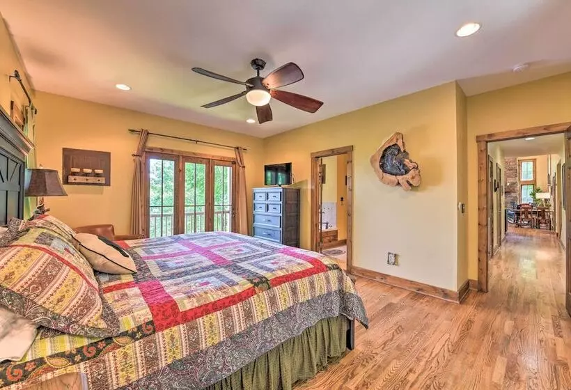 Eagle View Lodge Luxury Home With Hot Tub!