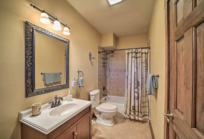 Eagle View Lodge Luxury Home With Hot Tub!