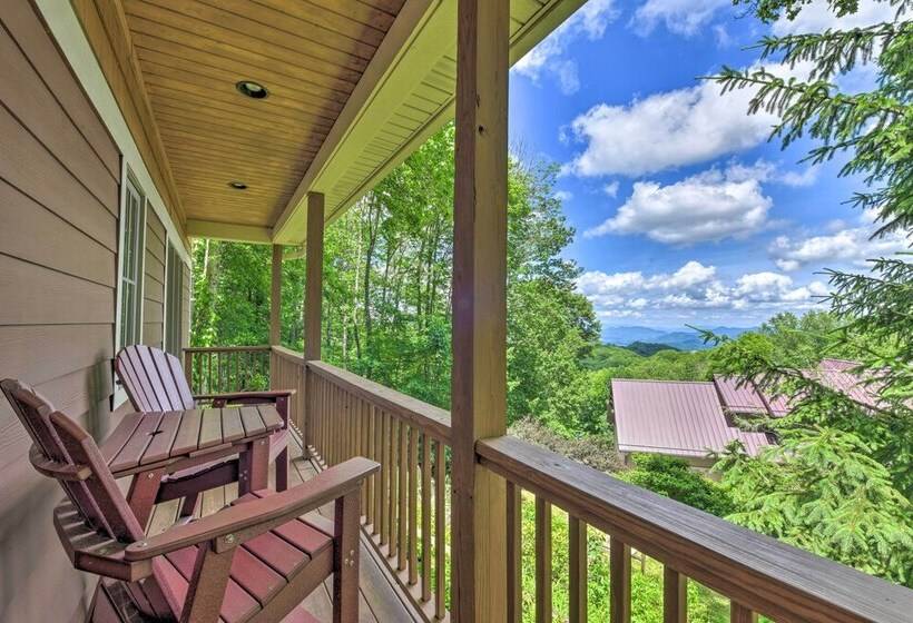 Eagle View Lodge Luxury Home With Hot Tub!