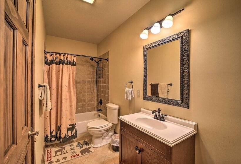 Eagle View Lodge Luxury Home With Hot Tub!
