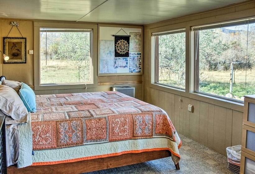 Emigrant Cabin On 10 Acres W/ Bbq & Peaceful Views