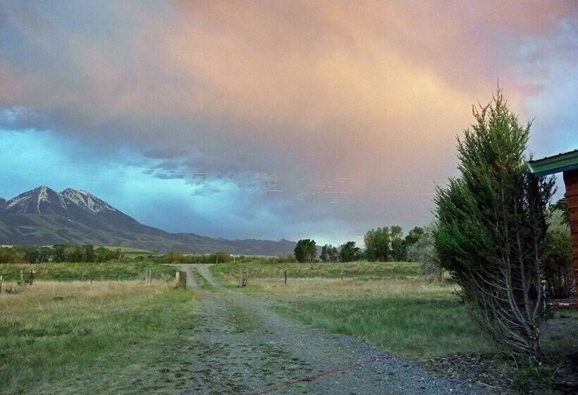 Emigrant Cabin On 10 Acres W/ Bbq & Peaceful Views