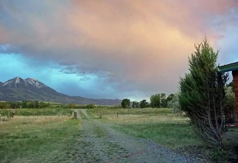 Emigrant Cabin On 10 Acres W/ Bbq & Peaceful Views