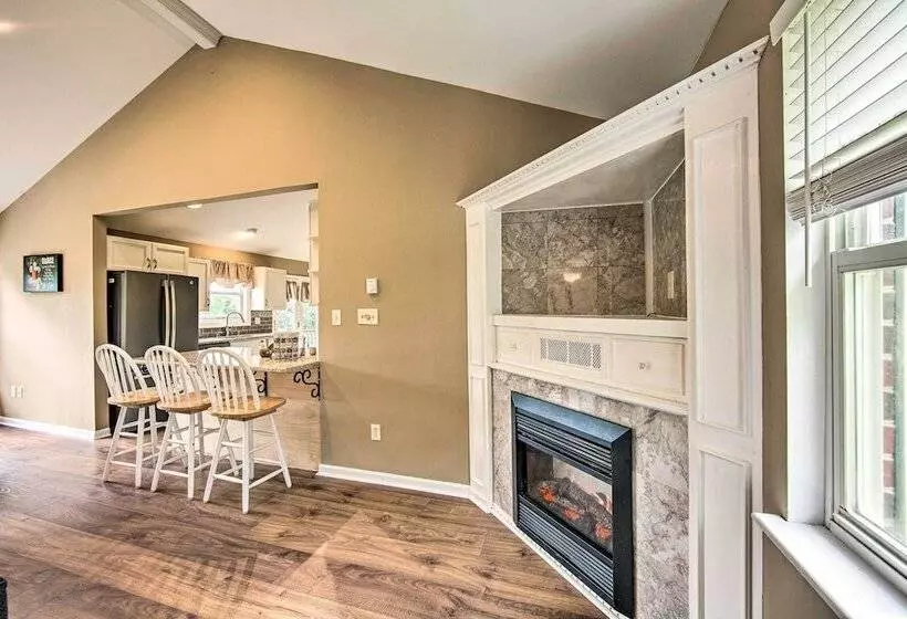 Family Friendly Coatesville House W/ Fire Pit