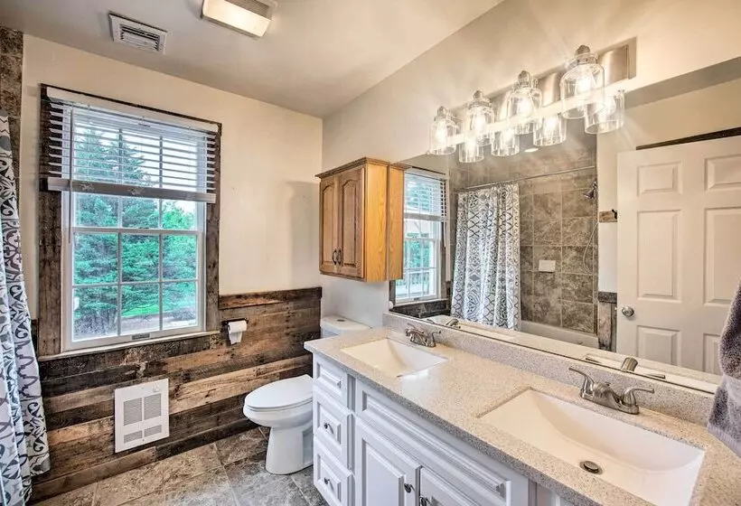 Family Friendly Coatesville House W/ Fire Pit