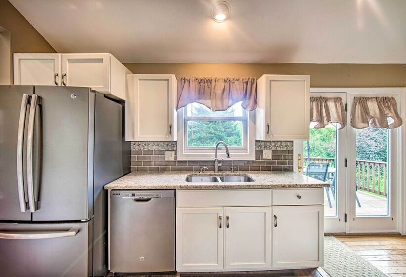 Family Friendly Coatesville House W/ Fire Pit