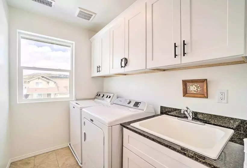 Flagstaff Area Family Home W/ Hot Tub & Patio