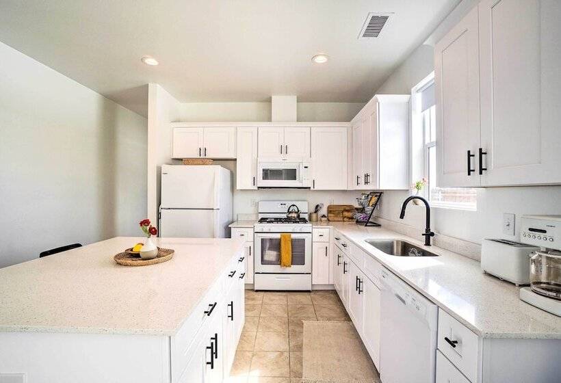 Flagstaff Area Family Home W/ Hot Tub & Patio