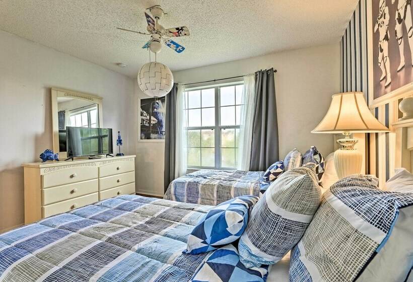 14 Mi To Disney Parks: Spacious Kissimmee Home