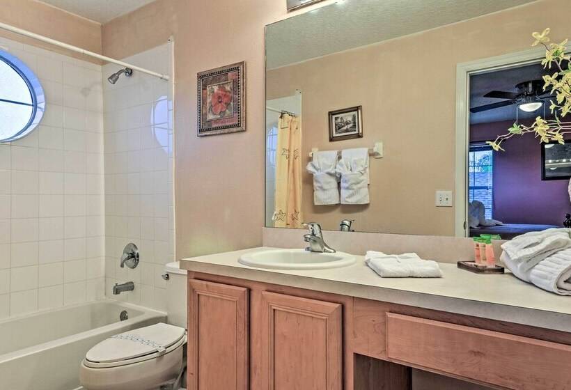 14 Mi To Disney Parks: Spacious Kissimmee Home