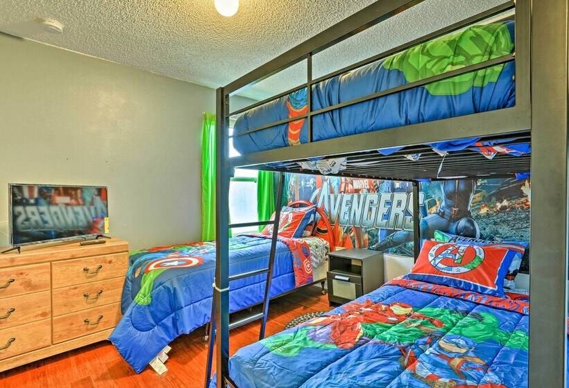 14 Mi To Disney Parks: Spacious Kissimmee Home