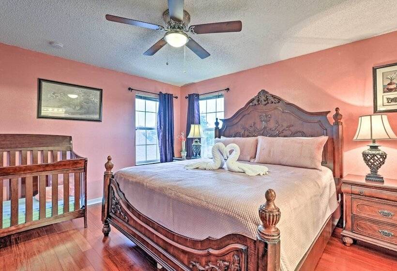 14 Mi To Disney Parks: Spacious Kissimmee Home