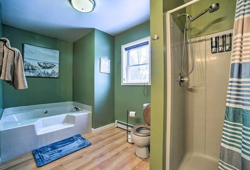 Family Friendly Saugerties Home W/ Hot Tub & Games