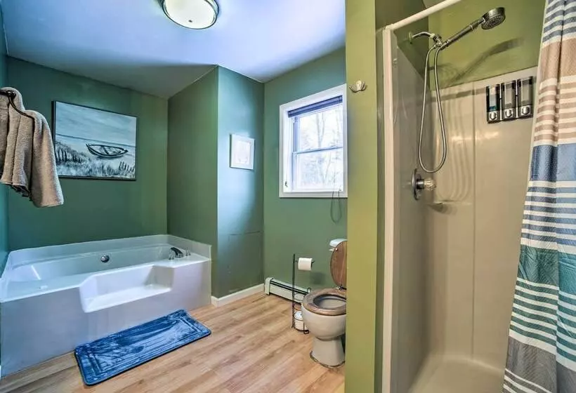 Family Friendly Saugerties Home W/ Hot Tub & Games