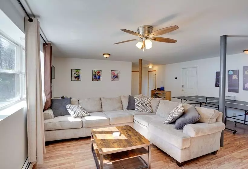 Family Friendly Saugerties Home W/ Hot Tub & Games