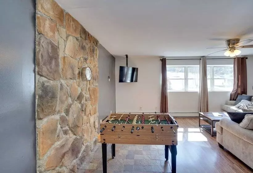 Family Friendly Saugerties Home W/ Hot Tub & Games