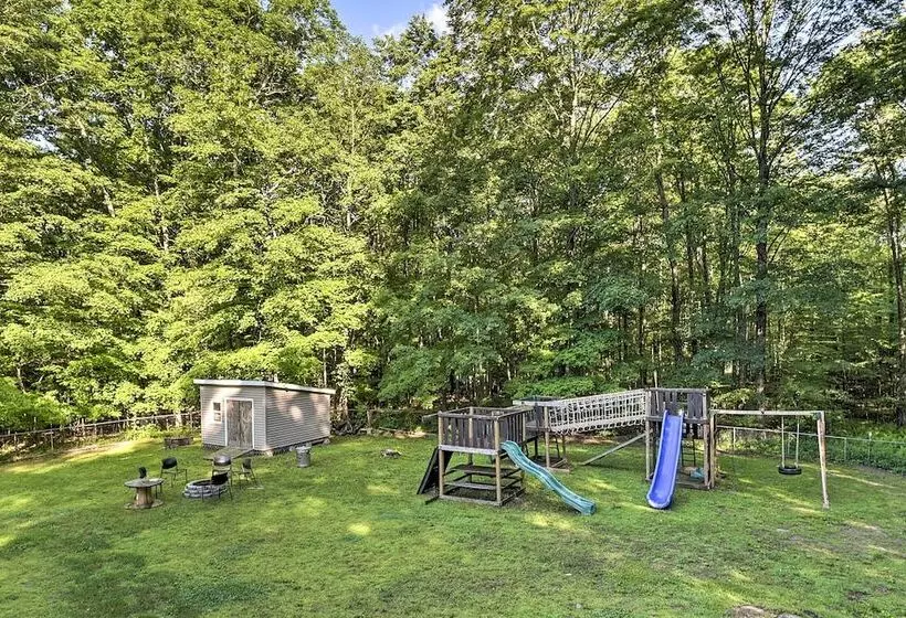Family Friendly Saugerties Home W/ Hot Tub & Games
