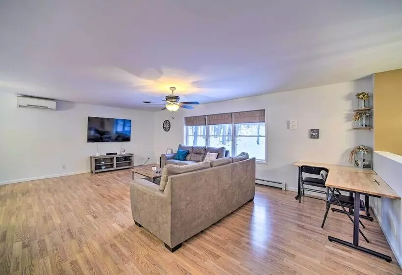 Family Friendly Saugerties Home W/ Hot Tub & Games