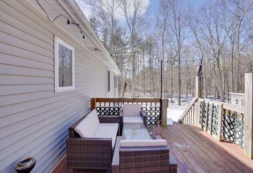 Family Friendly Saugerties Home W/ Hot Tub & Games