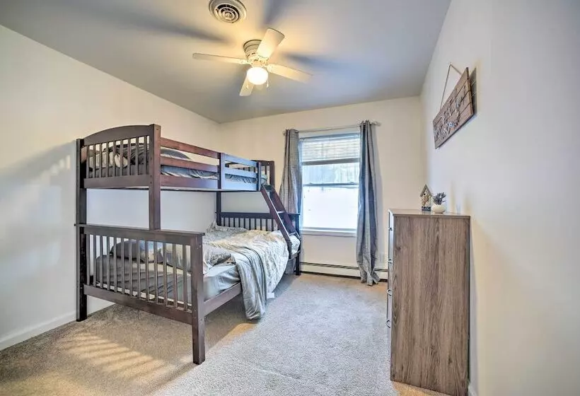 Family Friendly Saugerties Home W/ Hot Tub & Games